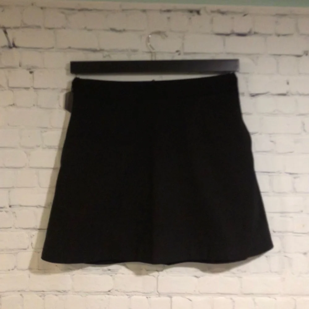 Express Women’s Black Circle Skirt with Gold Zipper Size 8 - Picture 11 of 12